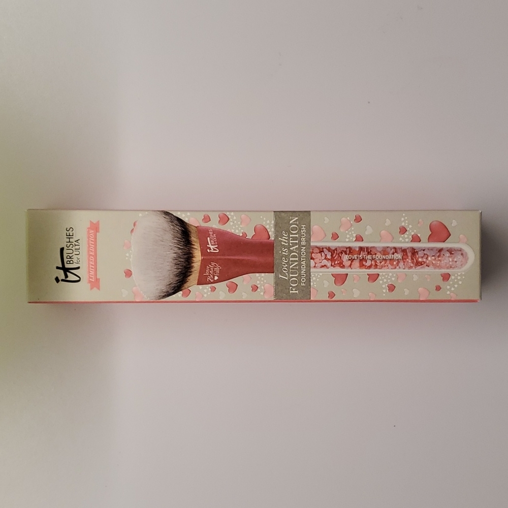 IT Cosmetics Love is a Foundation Brush Limited Edition